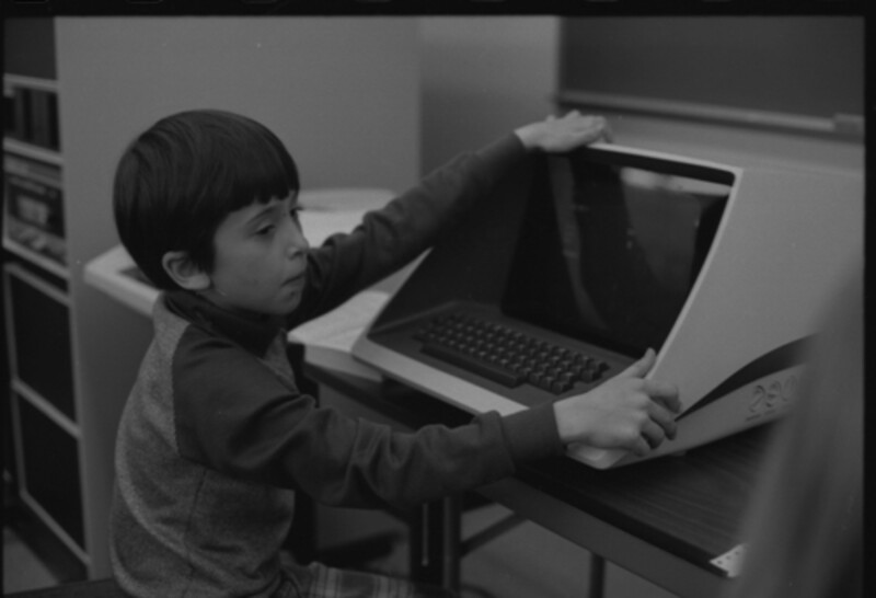 Children working on VT105 and LA30 - Image 6