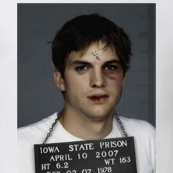 Ashton Kutcher Celebrity Mugshot Vintage Grunge Look Fan T Shirt
