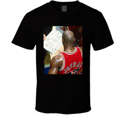 Michael Jordan Going Over The Plays T Shirt