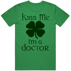 Kiss Me I'm A Doctor St. Patrick's Day Vintage Merch Irish Green Unisex T Shirt