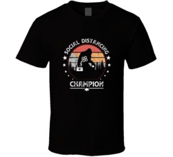 Big Foot Social Distancing World Champion Toilett Paper T Shirt
