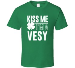 Vesy Kiss Me Im Irish Parody Custom Last Name St Patricks Day T Shirt