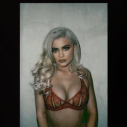 Kylie Jenner Photoshoot Trendy Instagram Lips T Shirt