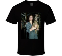 Cool Classic Movie Alien Sigourney Weaver and Cat Movie  T Shirt