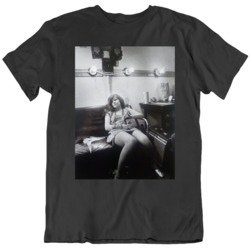 Janis Joplin With A Bottle Of Southern Comfort 1968   T Shirt