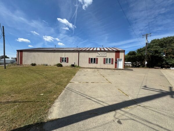 3,960 SQ FT WAREHOUSE ON CORNER LOT