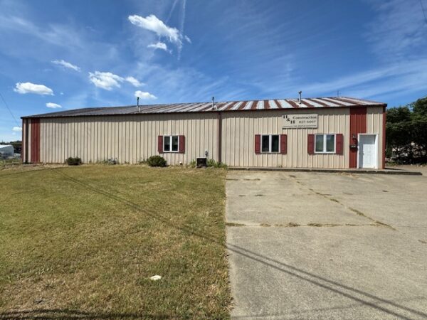 3,960 SQ FT WAREHOUSE ON CORNER LOT