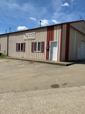 3,960 SQ FT WAREHOUSE ON CORNER LOT