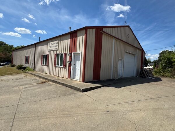 3,960 SQ FT WAREHOUSE ON CORNER LOT