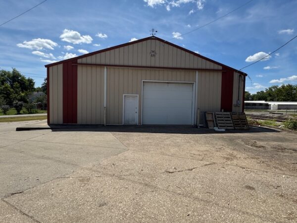 3,960 SQ FT WAREHOUSE ON CORNER LOT