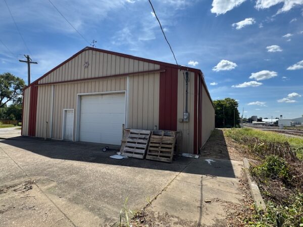 3,960 SQ FT WAREHOUSE ON CORNER LOT