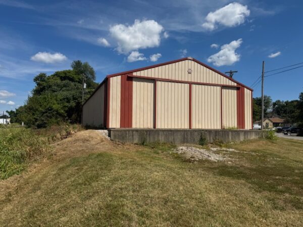 3,960 SQ FT WAREHOUSE ON CORNER LOT