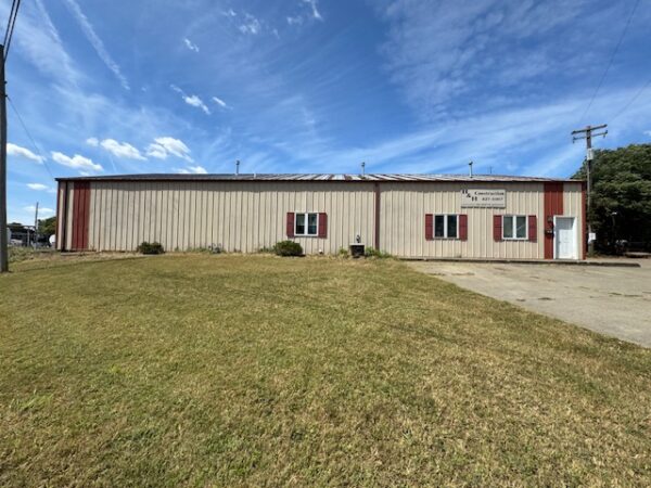 3,960 SQ FT WAREHOUSE ON CORNER LOT