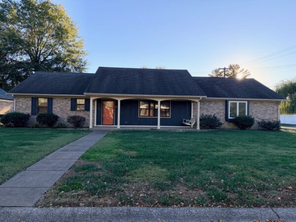 IMG_6725 2,100 BRICK sq ft HOME ON CORNER LOT