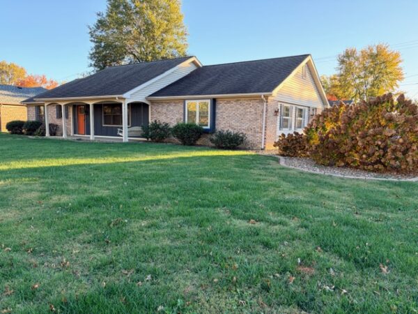 IMG_6726 2,100 BRICK sq ft HOME ON CORNER LOT