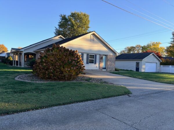 IMG_6728 2,100 BRICK sq ft HOME ON CORNER LOT