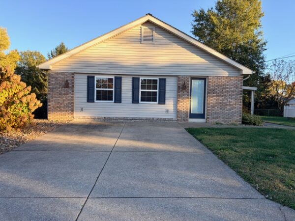 IMG_6729 2,100 BRICK sq ft HOME ON CORNER LOT