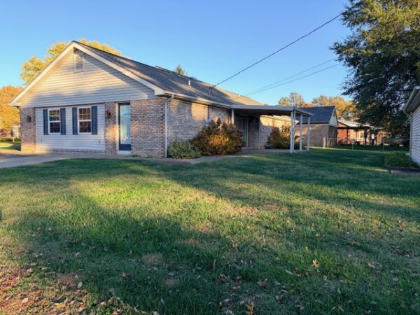 IMG_6730 2,100 BRICK sq ft HOME ON CORNER LOT