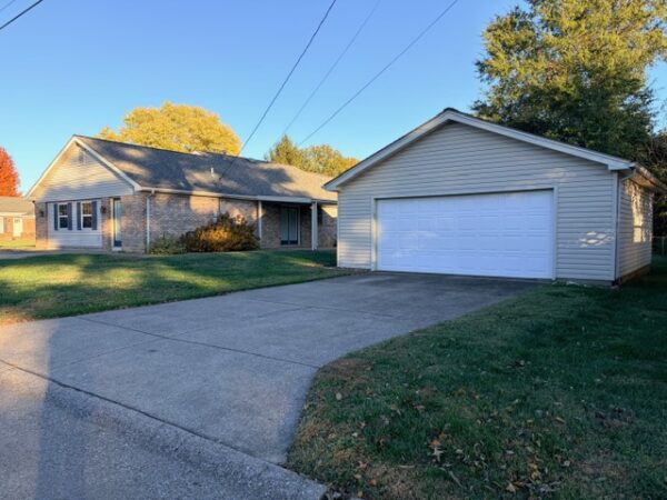 IMG_6731 2,100 BRICK sq ft HOME ON CORNER LOT