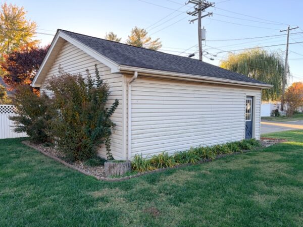 IMG_6737 2,100 BRICK sq ft HOME ON CORNER LOT