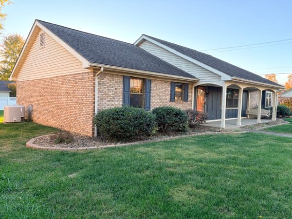 IMG_6766 2,100 BRICK sq ft HOME ON CORNER LOT