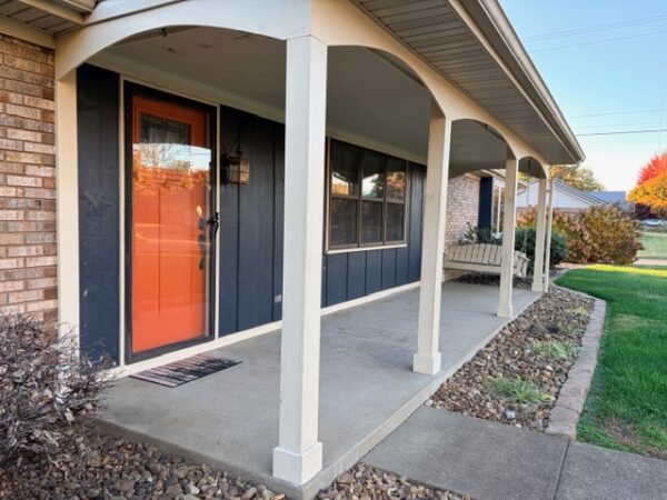 IMG_6768 2,100 BRICK sq ft HOME ON CORNER LOT