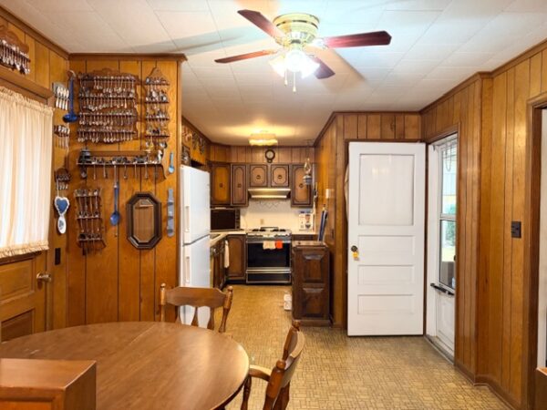 885 Chickasaw Dr., Madisonville, KY 42431