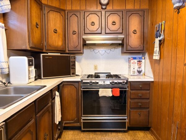 885 Chickasaw Dr., Madisonville, KY 42431