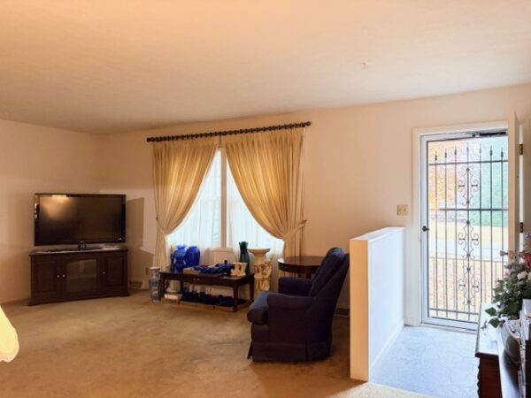 885 Chickasaw Dr., Madisonville, KY 42431