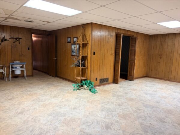 885 Chickasaw Dr., Madisonville, KY 42431