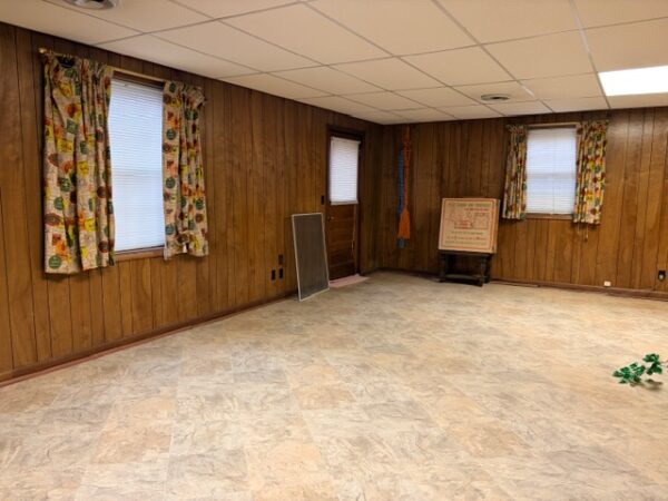 885 Chickasaw Dr., Madisonville, KY 42431