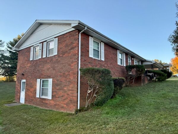 885 Chickasaw Dr., Madisonville, KY 42431
