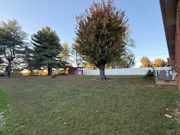 885 Chickasaw Dr., Madisonville, KY 42431