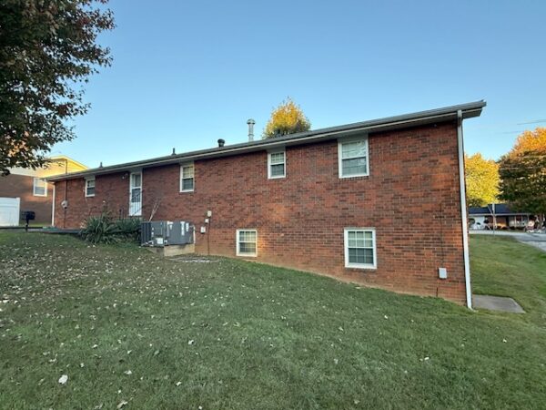 885 Chickasaw Dr., Madisonville, KY 42431