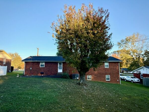 885 Chickasaw Dr., Madisonville, KY 42431