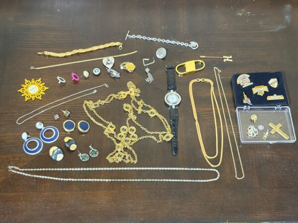 FURNISHINGS - CHRISTMAS DECOR - HOUSEHOLD ITEMS