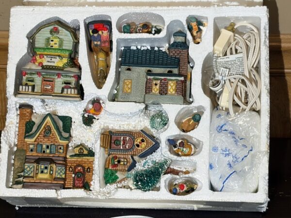 FURNISHINGS - CHRISTMAS DECOR - HOUSEHOLD ITEMS