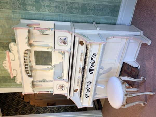 IMG_7988 ANTIQUES - FURNISHINGS - COLLECTIBLES