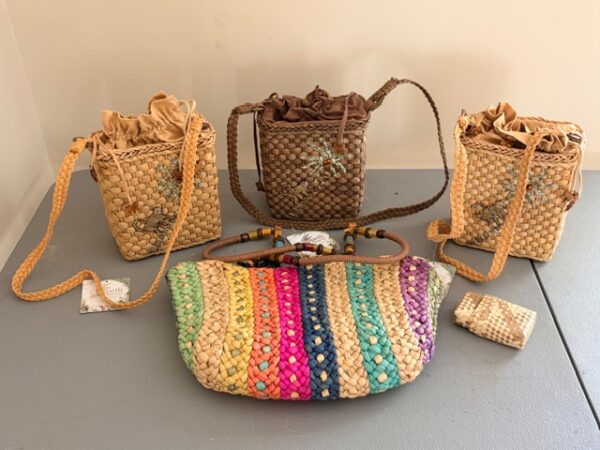 IMG_8207 ANTIQUES - FURNISHINGS - COLLECTIBLES