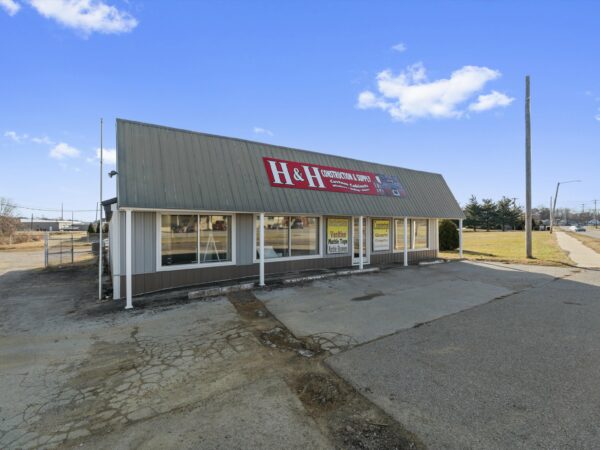 COMMERCIAL PROPERTY ON 1.3+/- ACRE LOT