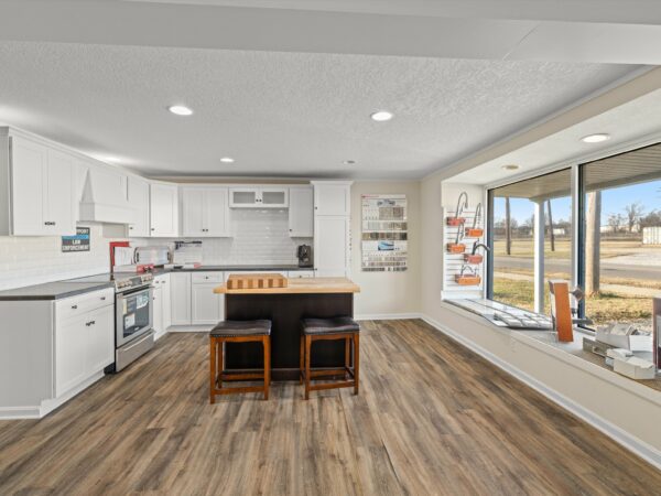 COMMERCIAL PROPERTY ON 1.3+/- ACRE LOT