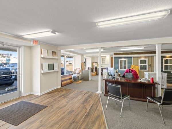 COMMERCIAL PROPERTY ON 1.3+/- ACRE LOT