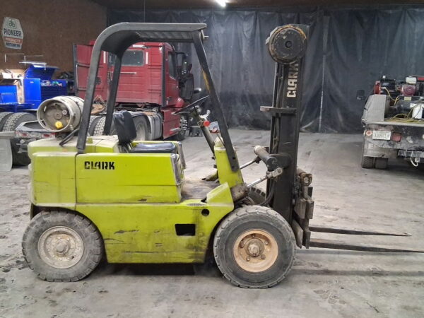 TRUCKS-TRAILERS-EQUIPMENT-TOOLS