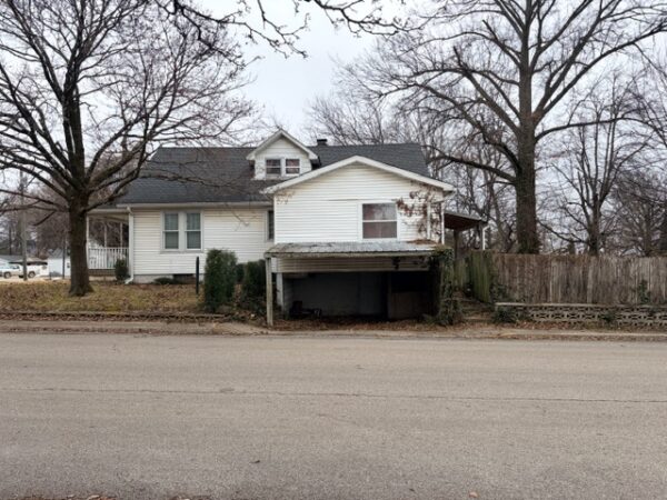 IMG_0672 SPACIOUS HOME ON CORNER LOT - BOONVILLE, IN