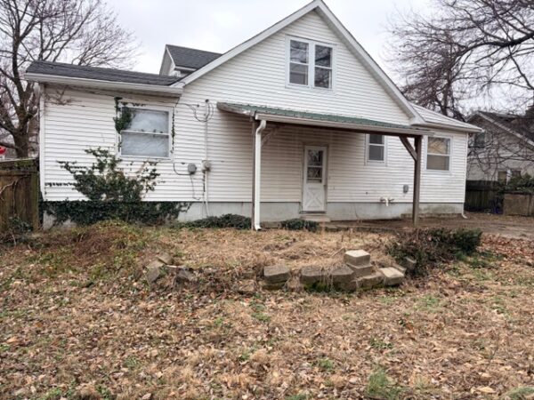 IMG_0679 SPACIOUS HOME ON CORNER LOT - BOONVILLE, IN