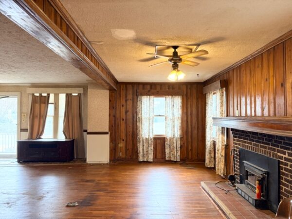 IMG_0684 SPACIOUS HOME ON CORNER LOT - BOONVILLE, IN