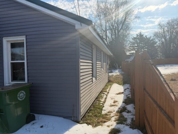 COTTAGE STYLE HOME ON 30'x150' LOT