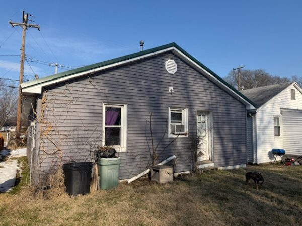 COTTAGE STYLE HOME ON 30'x150' LOT