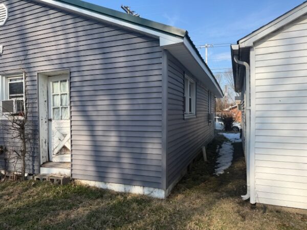 COTTAGE STYLE HOME ON 30'x150' LOT