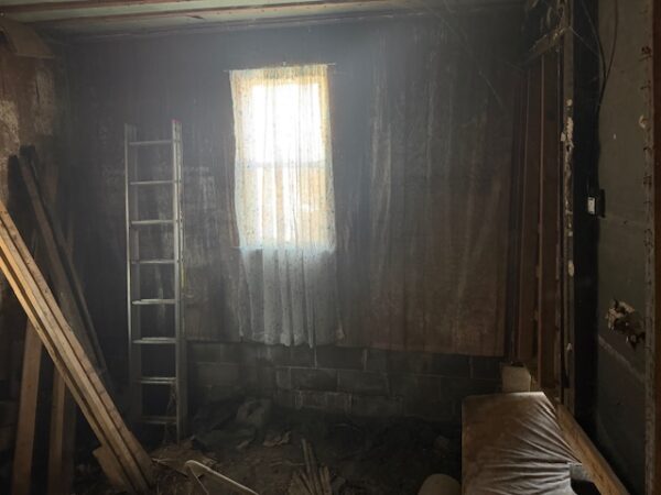 COTTAGE STYLE HOME ON 30'x150' LOT